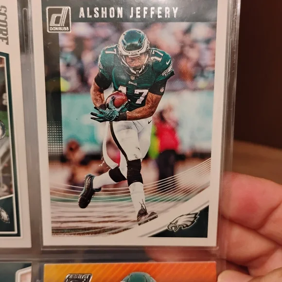 Philadelphia Eagles Assorted 9 Mint Cards - Picture 11 of 16